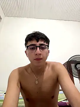 CamiRojas_boy live cam on StripChat