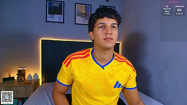 Leo_Savage_ webcam