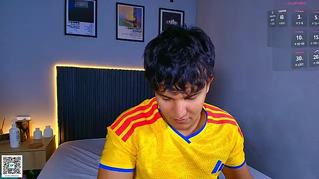 Leo_Savage_ webcam
