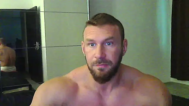 muscularkevin live cam on StripChat