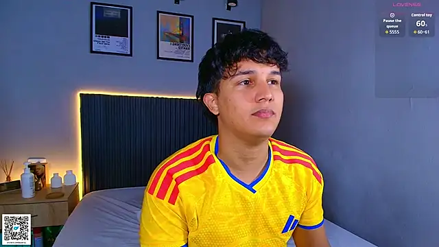 Leo_Savage_ webcam