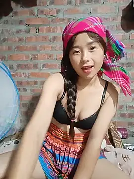 HeresThuy22 webcam