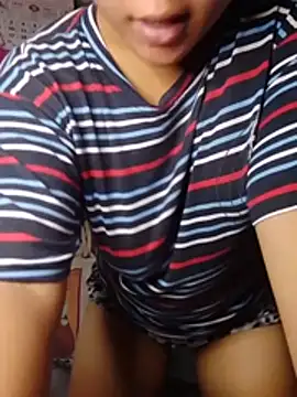 YummyPussy19 webcam