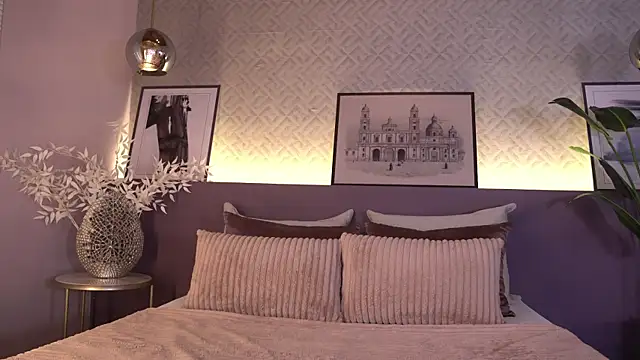 ElleDiane webcam