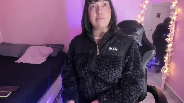 Emily_Roussee webcam