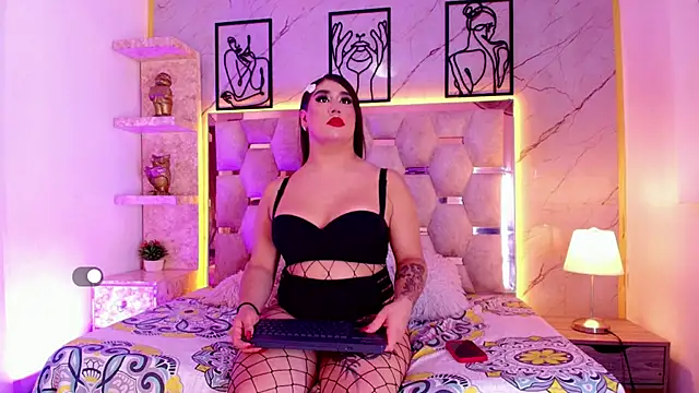 Nina_Strauss webcam