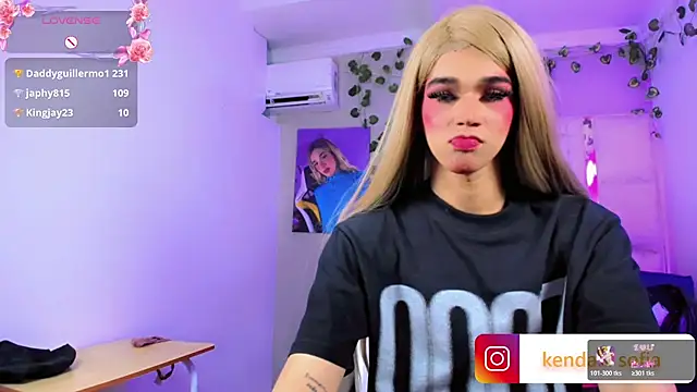 Sophiaa_doll_ webcam