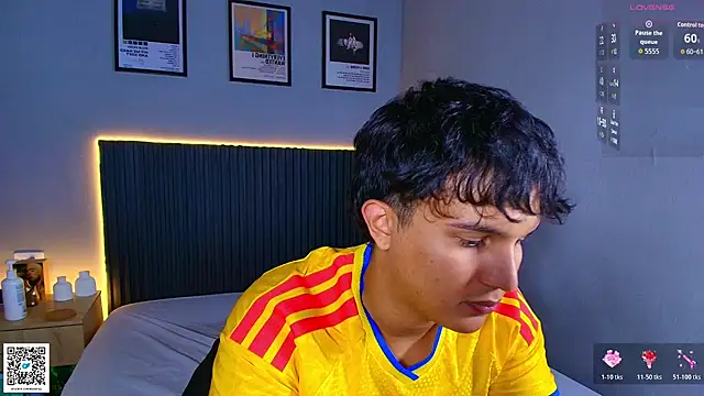 Leo_Savage_ webcam