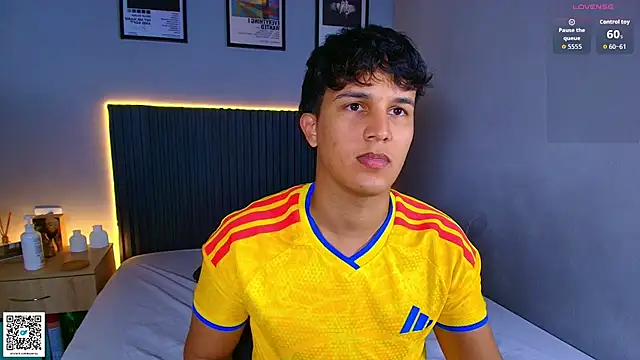 Leo_Savage_ webcam