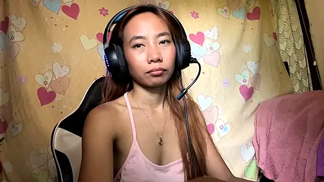PiaSwida live cam on StripChat