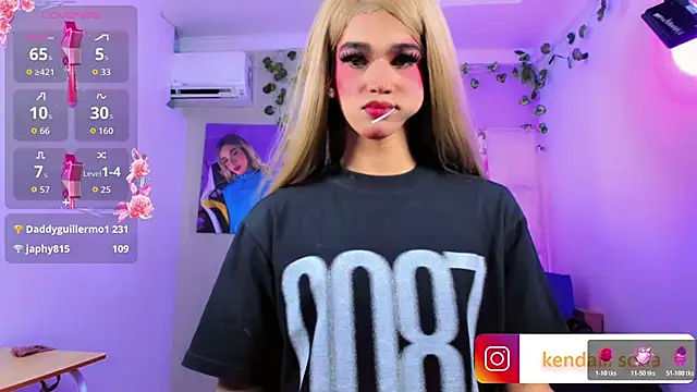 Sophiaa_doll_ webcam