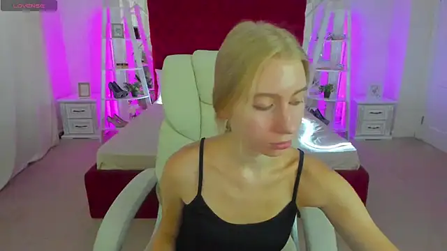 Alina_Blonde webcam