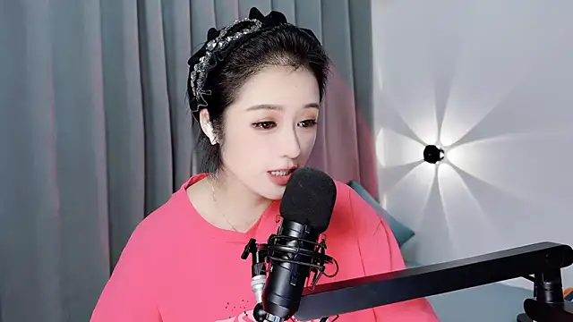 Momo-Wow webcam