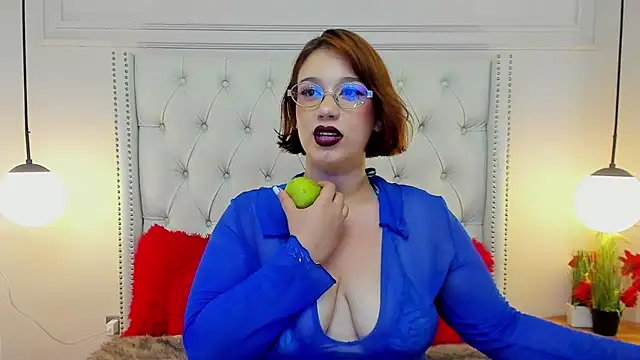 MillyHotsoon webcam