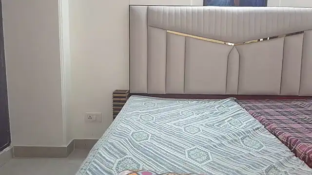 Miss_saruu webcam