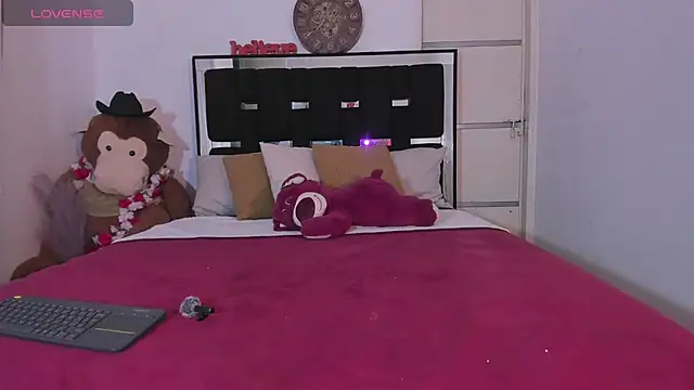 zoe_siren webcam