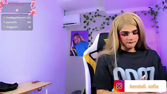 Sophiaa_doll_ webcam