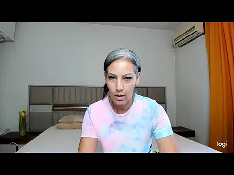 LexxxyDiamond webcam