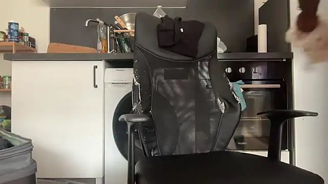 nanaisbackk's room