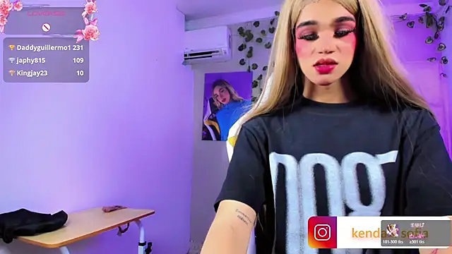 Sophiaa_doll_ live cam on StripChat