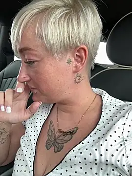 Bigboobiegirl90 webcam