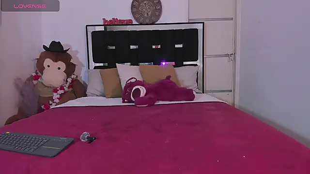zoe_siren webcam