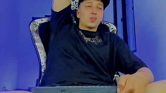 eithan_boy_ webcam