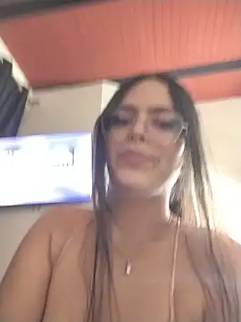 Mia_Collings1 webcam