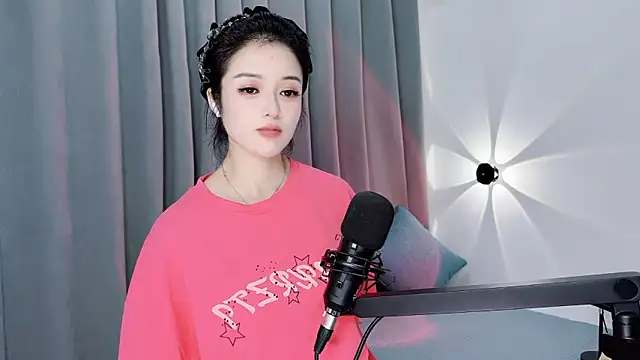 Momo-Wow webcam
