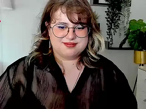 OpheliaLush webcam