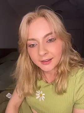 lotttiee (F young) - FLASH BOOBS!