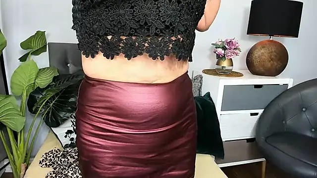 crystalvip (F mature) - dance for you;)