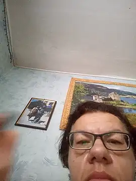 Olena72531 webcam