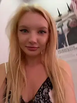 AmmyInPublic webcam