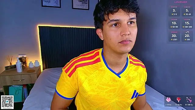 Leo_Savage_ webcam