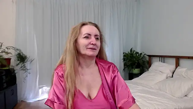 MilaWantFunXXX webcam