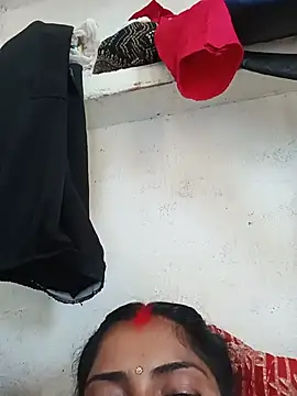 Poojaxx56 webcam