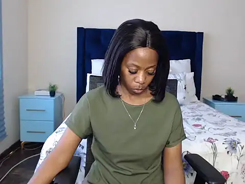 QUEENMANDYY webcam