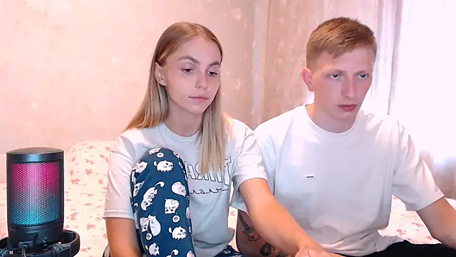juliaanddima live cam on StripChat