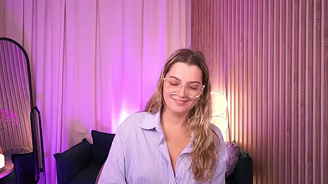 LucreciaStorm webcam