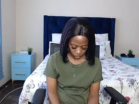 QUEENMANDYY webcam