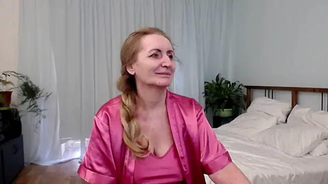 MilaWantFunXXX webcam