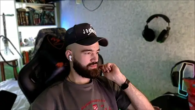 _Serious_Man webcam