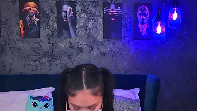 SashaAiko webcam