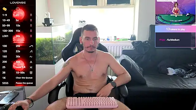 Rayzel_White webcam
