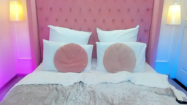 EricaLow webcam