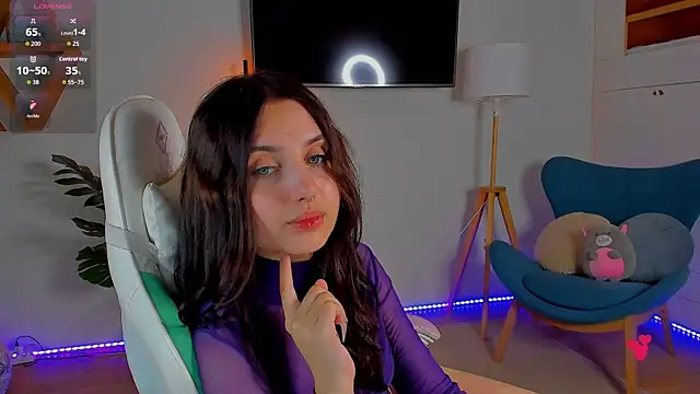 Kira_Moonnn webcam