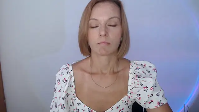 AdelleLovee_ webcam