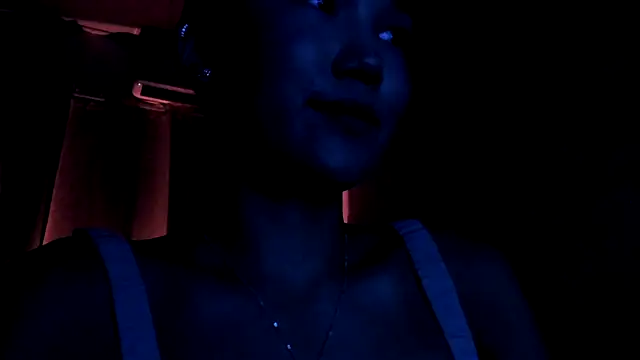 Divine_Madeleine webcam