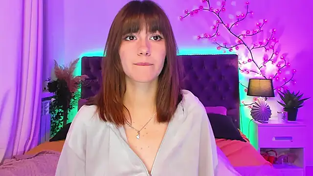MilanaHotts webcam